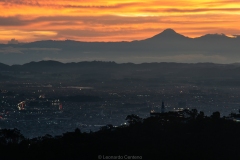 Bogotá, con Monserrate y el nevado del Tolima alineados